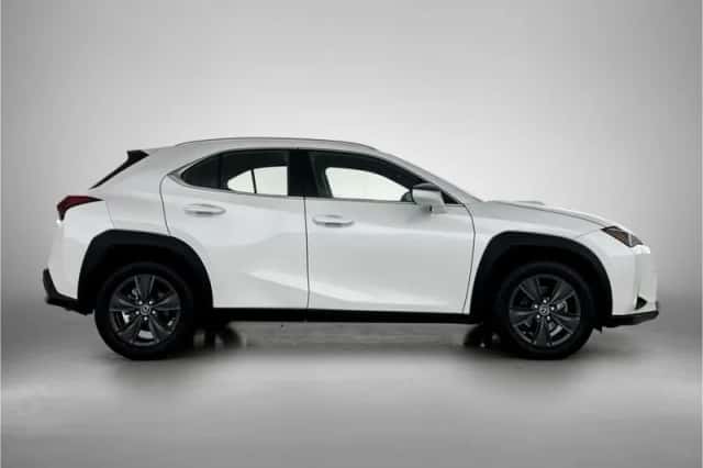 Lexus UX (2024) thumbnail 11