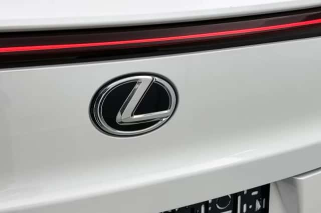 Lexus UX (2024) thumbnail 18