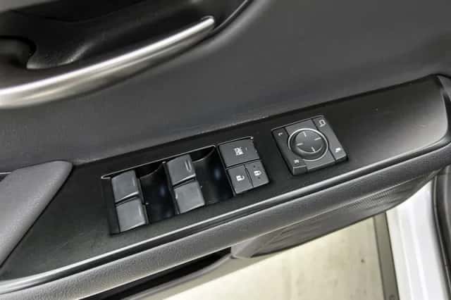 Lexus UX (2024) thumbnail 21
