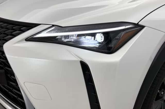 Lexus UX (2024) thumbnail 23
