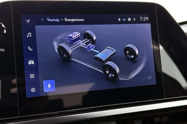 Lexus UX (2024) thumbnail 25