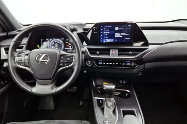 Lexus UX (2024) thumbnail 4