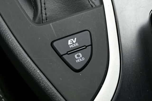 Lexus UX (2024) thumbnail 35