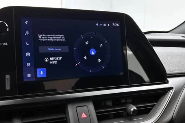 Lexus UX (2024) thumbnail 7