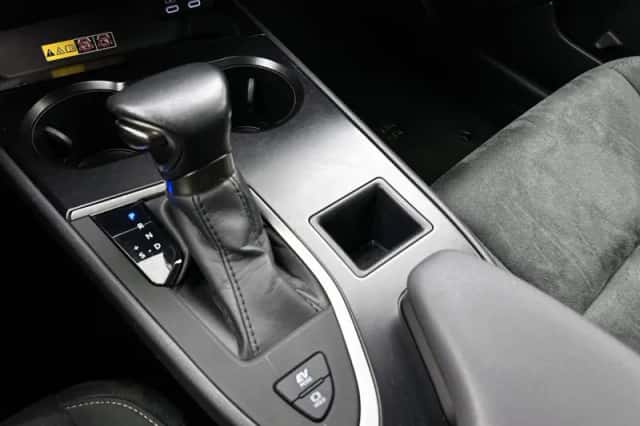 Lexus UX (2024) thumbnail 10