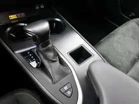 Lexus UX (2024) thumbnail 10