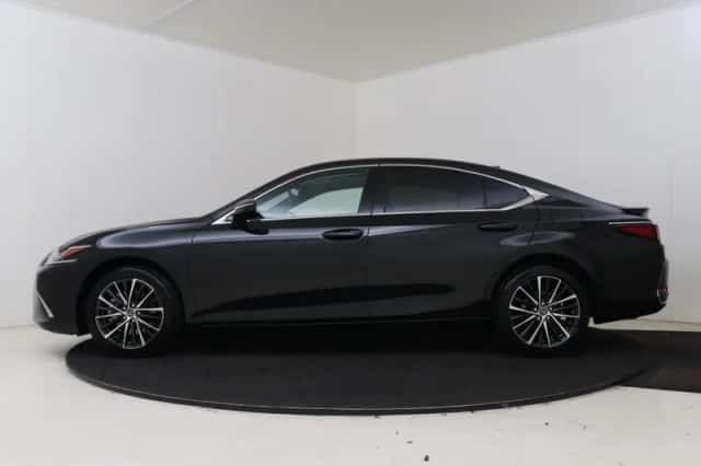 Lexus ES (2025) thumbnail 3