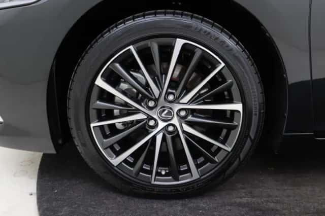Lexus ES (2025) thumbnail 5