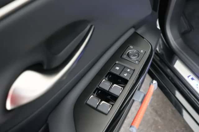 Lexus ES (2025) thumbnail 9