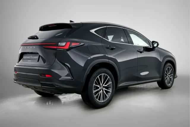 Lexus NX (2022) thumbnail 2