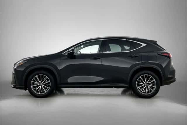 Lexus NX (2022) thumbnail 3