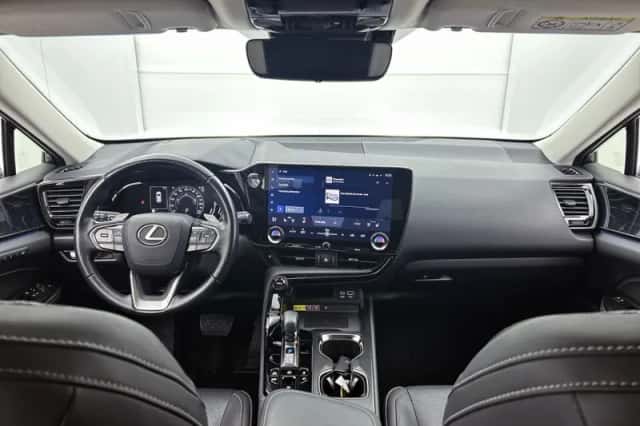 Lexus NX (2022) thumbnail 4