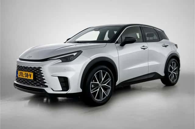 Lexus LBX (2024) thumbnail 1