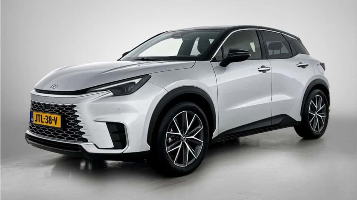 Lexus LBX (2024) — foto 1