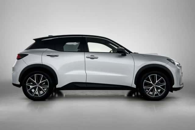 Lexus LBX (2024) thumbnail 11