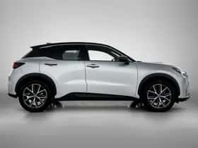 Lexus LBX (2024) thumbnail 11
