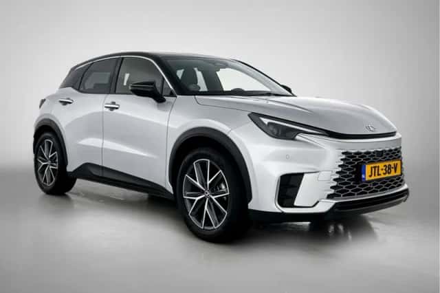 Lexus LBX (2024) thumbnail 12