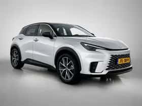 Lexus LBX (2024) thumbnail 12