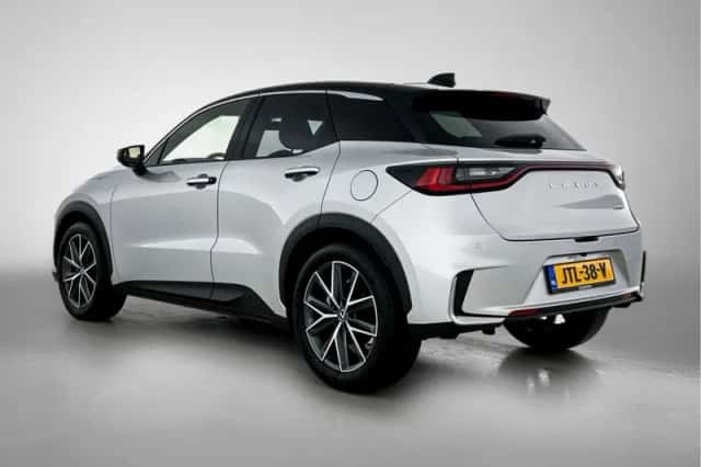 Lexus LBX (2024) thumbnail 13