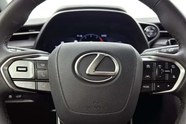 Lexus LBX (2024) thumbnail 17