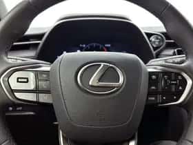 Lexus LBX (2024) thumbnail 17