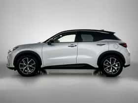 Lexus LBX (2024) thumbnail 3