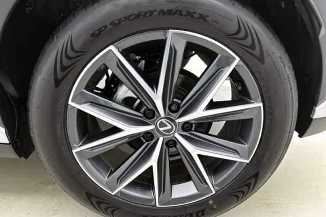 Lexus LBX (2024) thumbnail 23
