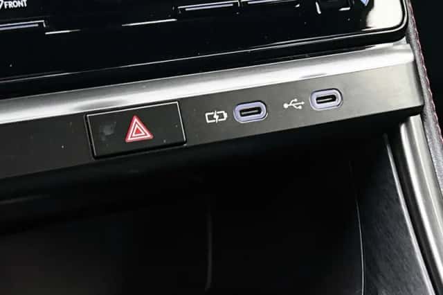Lexus LBX (2024) thumbnail 24