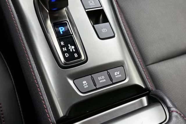 Lexus LBX (2024) thumbnail 25