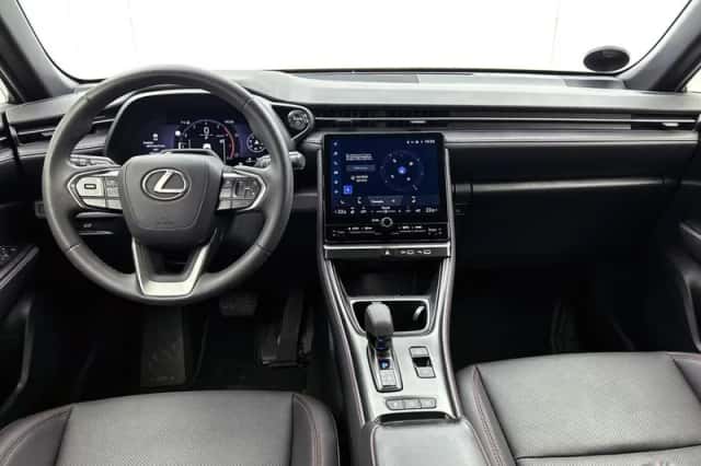 Lexus LBX (2024) thumbnail 4
