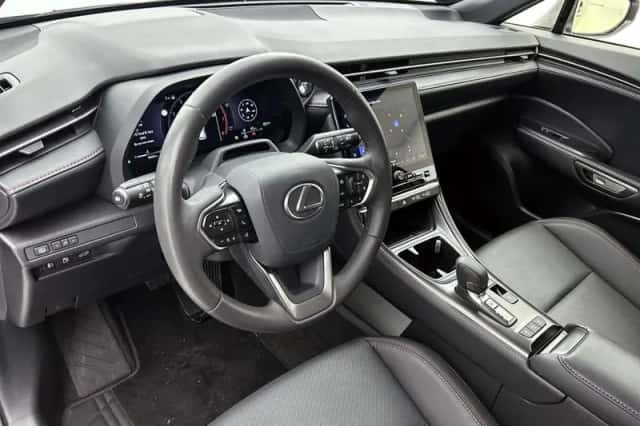 Lexus LBX (2024) thumbnail 39
