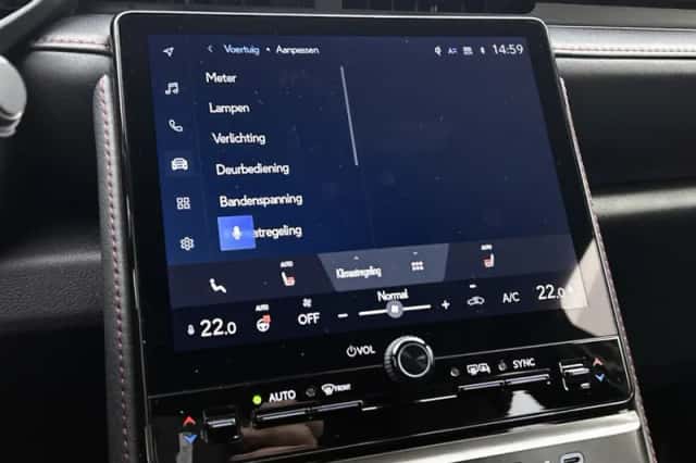 Lexus LBX (2024) thumbnail 40