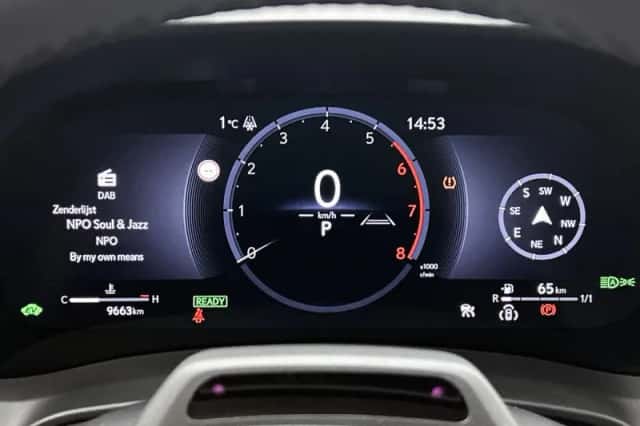 Lexus LBX (2024) thumbnail 5
