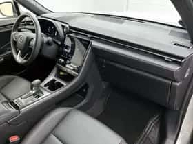 Lexus LBX (2024) thumbnail 6