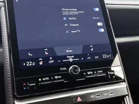 Lexus LBX (2024) thumbnail 9