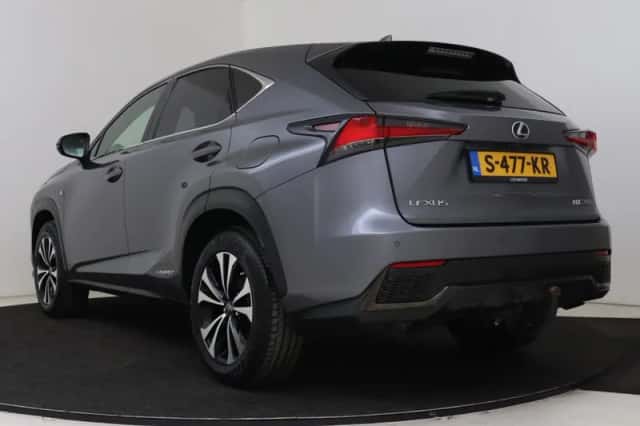 Lexus NX (2018) thumbnail 16