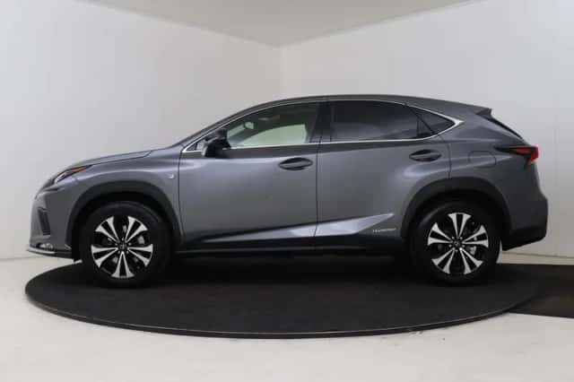 Lexus NX (2018) thumbnail 3