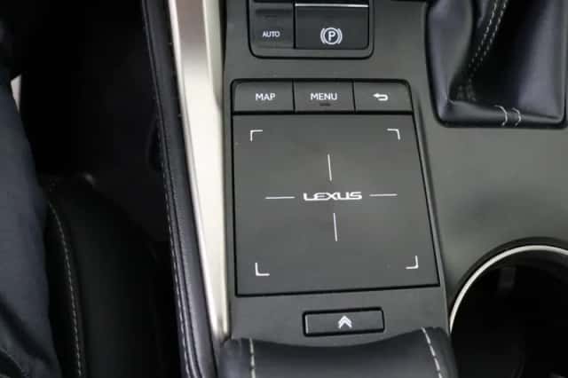 Lexus NX (2018) thumbnail 26