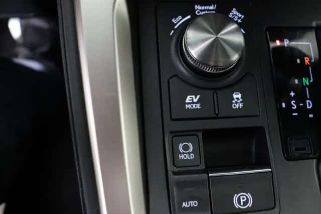 Lexus NX (2018) thumbnail 27