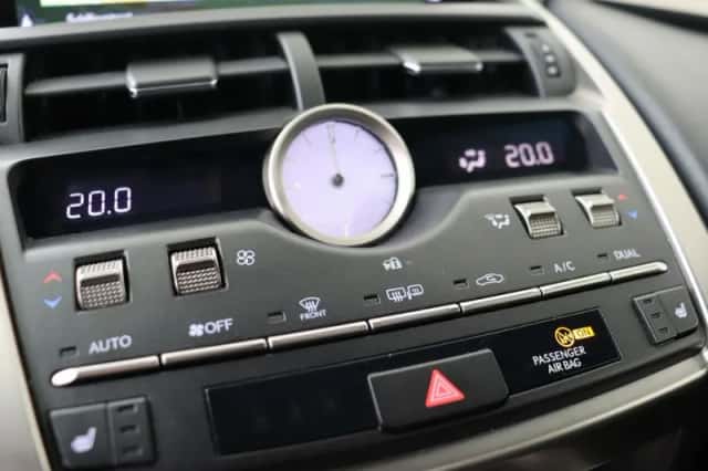 Lexus NX (2018) thumbnail 30