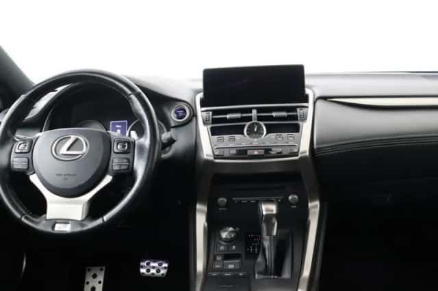 Lexus NX (2018) thumbnail 44