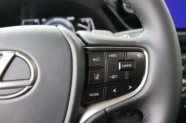 Lexus ES (2025) thumbnail 18