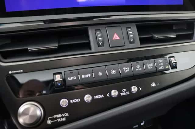 Lexus ES (2025) thumbnail 30