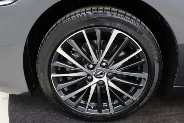Lexus ES (2025) thumbnail 5