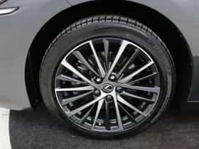 Lexus ES (2025) thumbnail 5