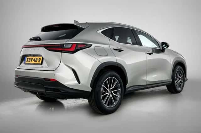 Lexus NX (2025) thumbnail 2