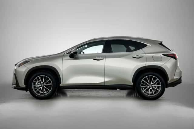 Lexus NX (2025) thumbnail 3