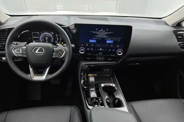Lexus NX (2025) thumbnail 4