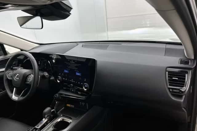 Lexus NX (2025) thumbnail 6