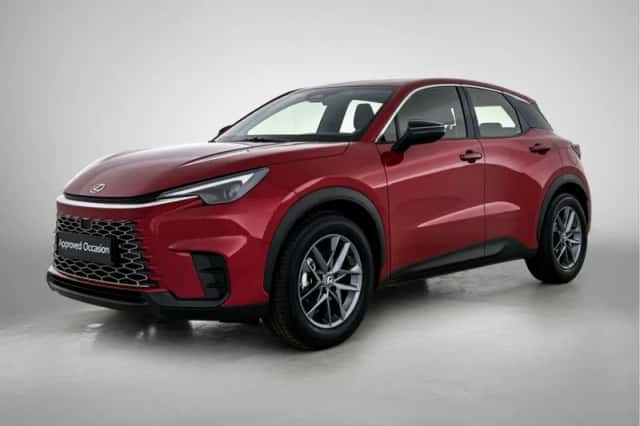 Lexus LBX (2024) thumbnail 1
